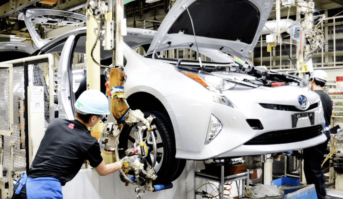 Línea de montaje automotriz aplicando Lean Manufacturing y sistema productivo tipo Toyota con metodología Resultae