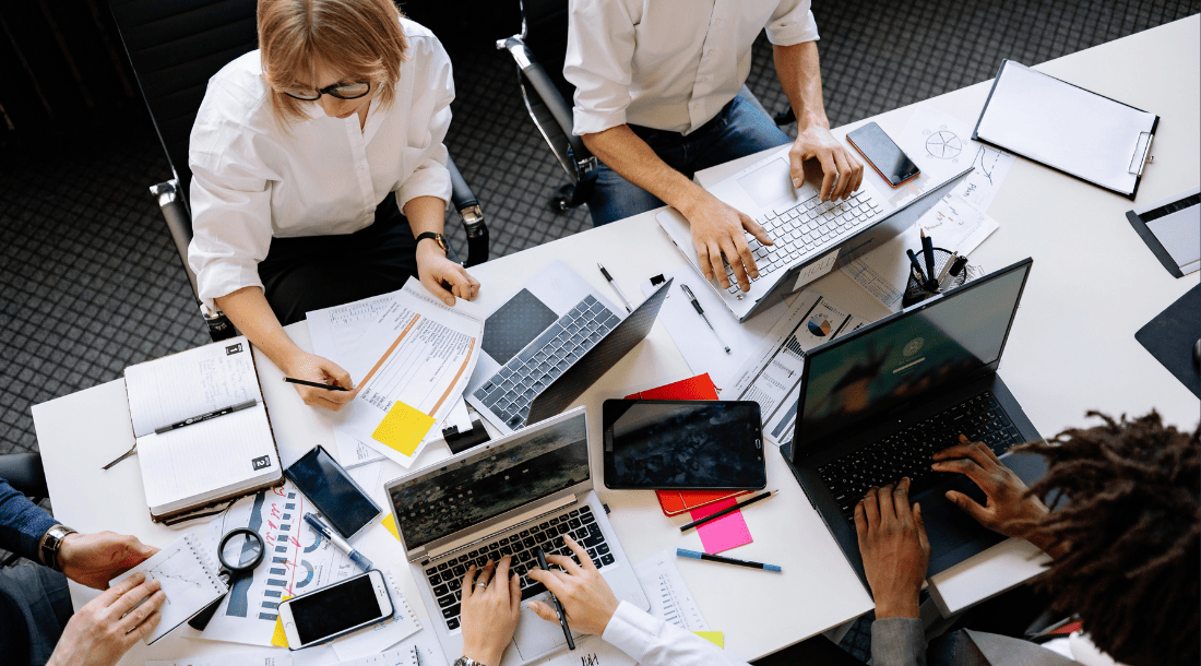 Análisis y toma de decisiones estratégicas en entorno empresarial