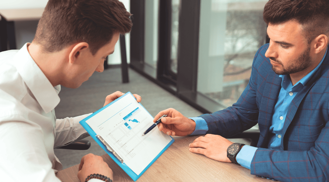 Un consultor empresarial ayuda a mejorar resultados, optimizar procesos y tomar decisiones estratégicas.