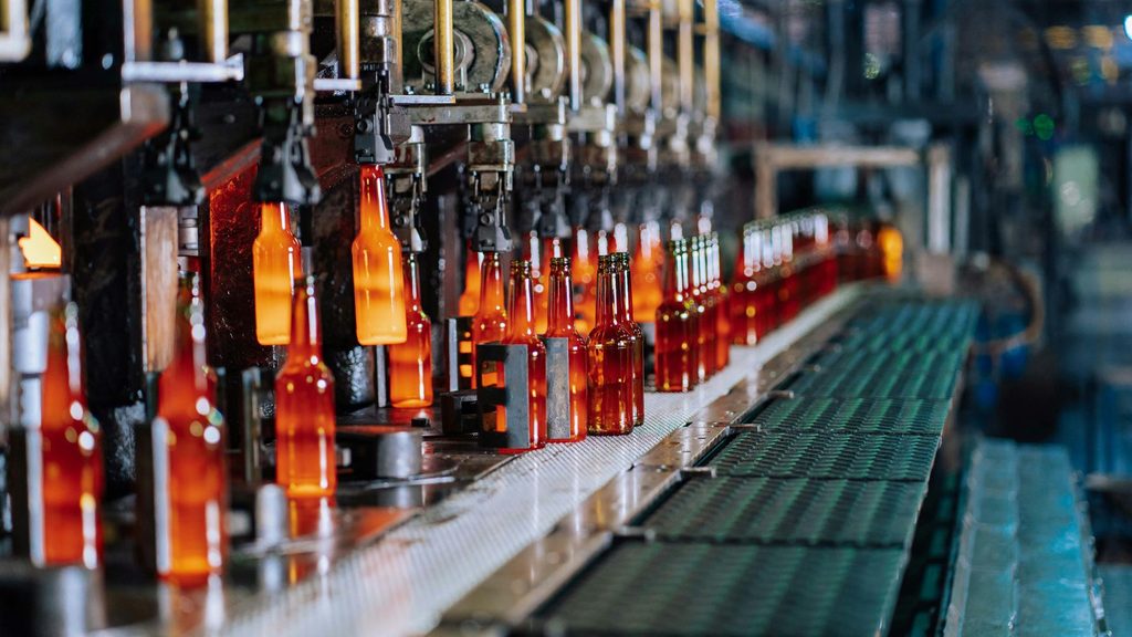 Linea de producción de botellas de vidrio